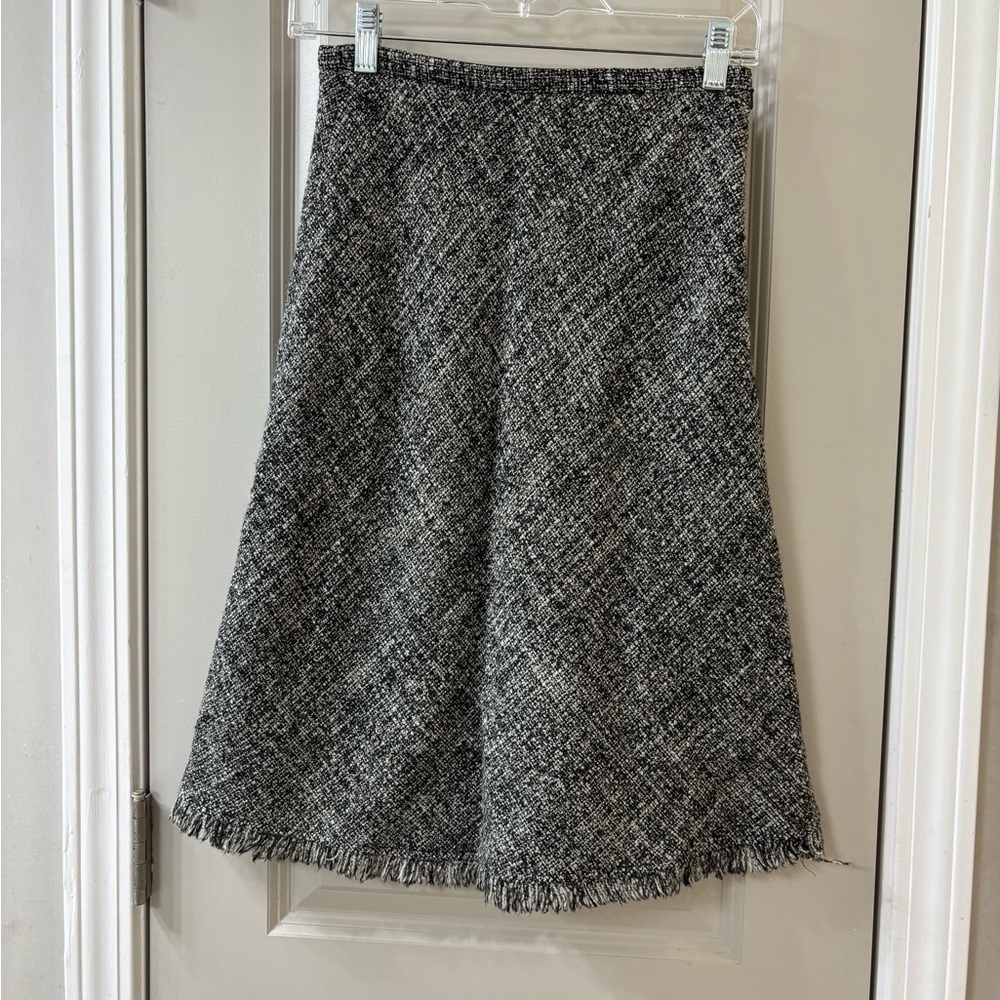 BCBG MaxAzria Elegant Gray Tweed Skirt - Picture 3 of 7